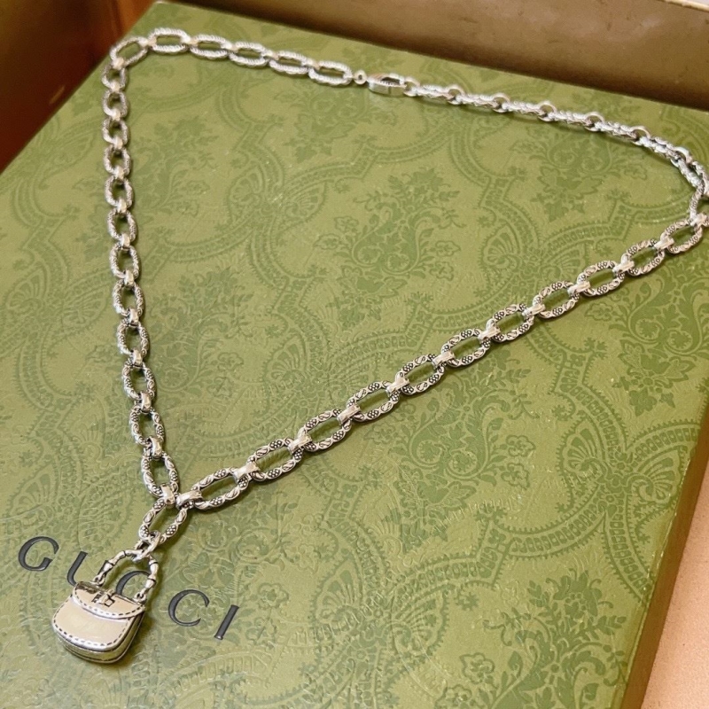 G*u*i necklaces